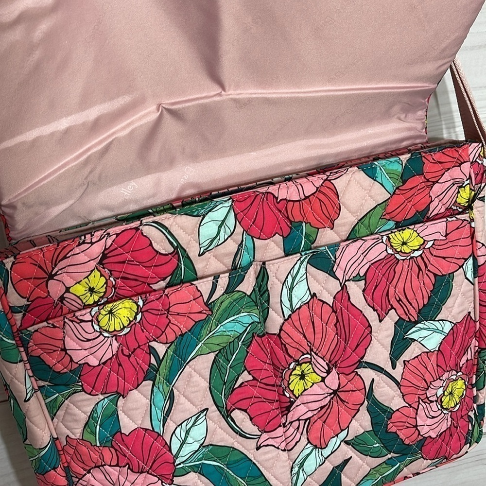NWT Vera Bradley Essential Messenger Vintage Floral - Picture 4 of 9